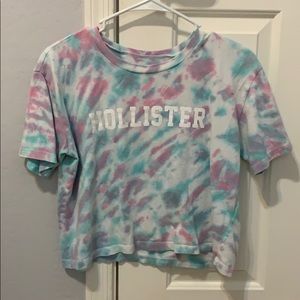 This is a tie die semi cropped shirt!